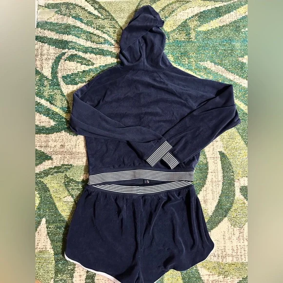 Juicy Couture two piece hoody and shorts set like new - Picture 2 of 3